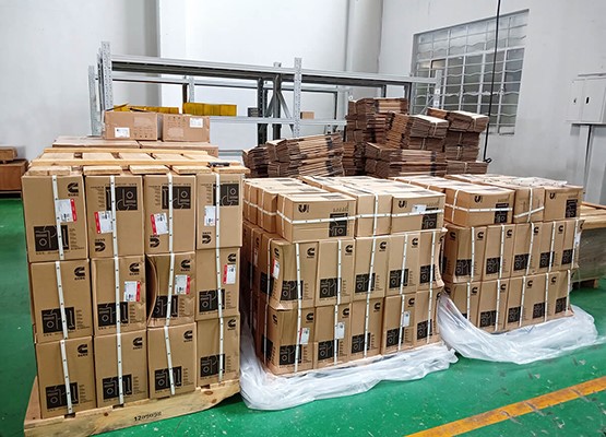 Four wooden cases of Cummins series cylinder liner kits and engine piston kits were shipped to Russia customer in June, 2021.